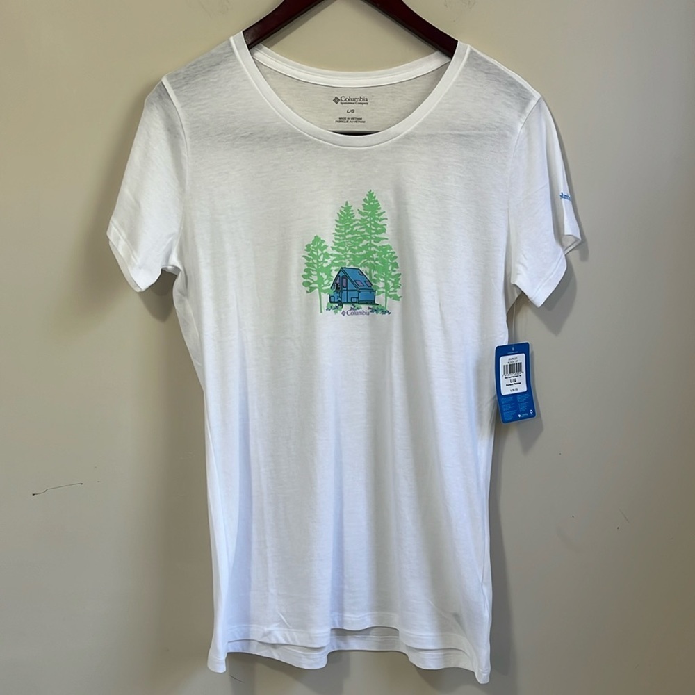 Columbia Women’s Short Sleeve graphic Tee Size Large
